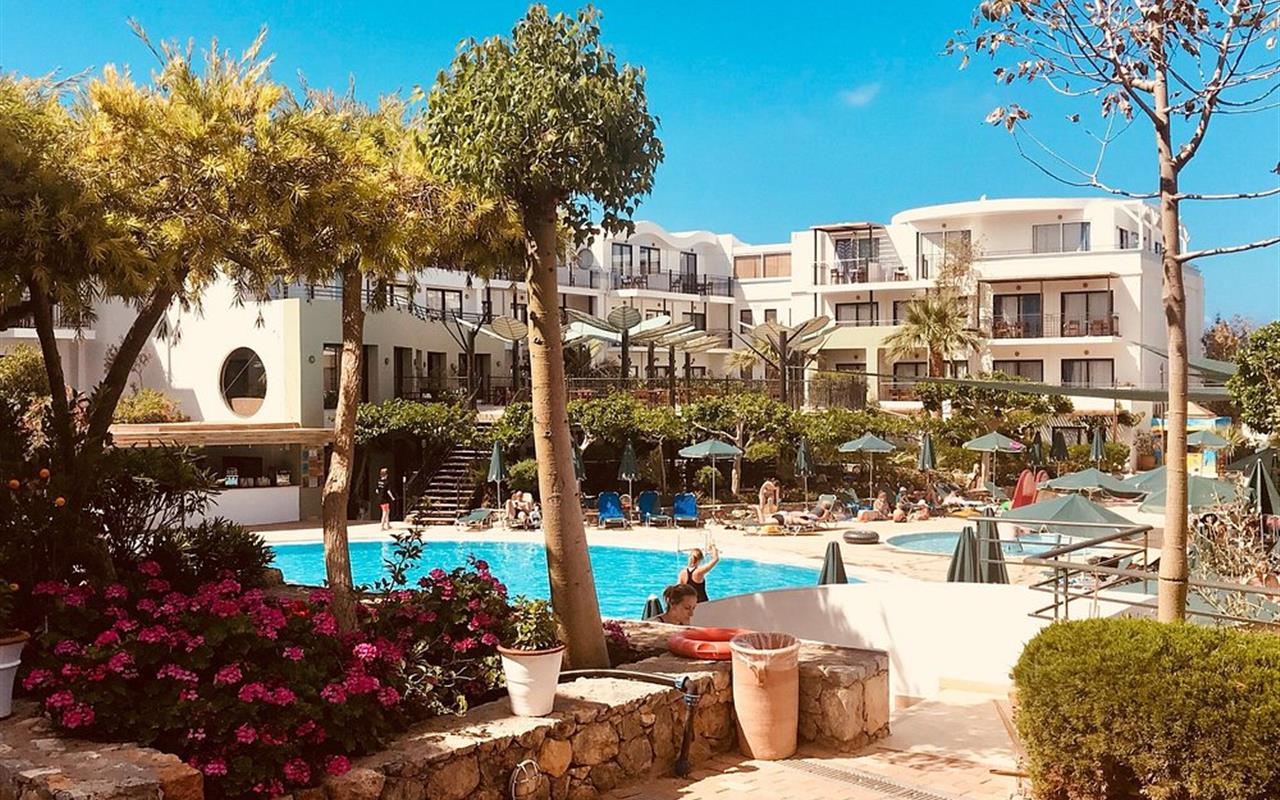 P 46 G - Hôtel Arminda - extérieur 2